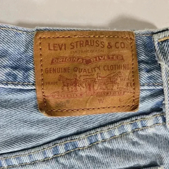 Levi's 501 button fly light wash distressed shorts sz 28 - Picture 10 of 12